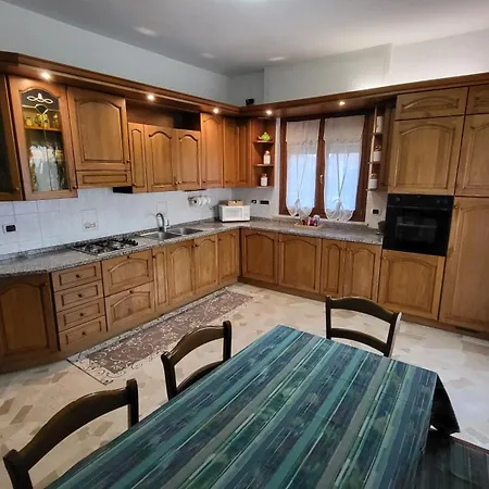 Casa Nei Pini 瓦拉泽